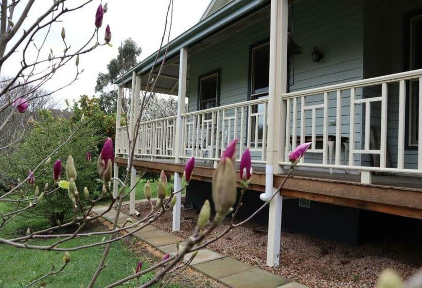 Отель Lottie’s Bed & Breakfast At Fielderberry Farm