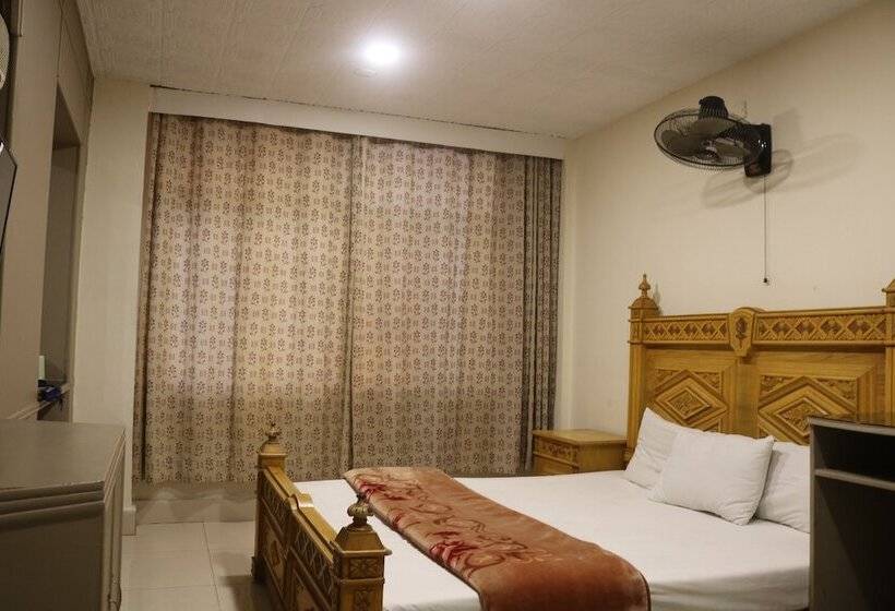 Hotel Rysons Continental