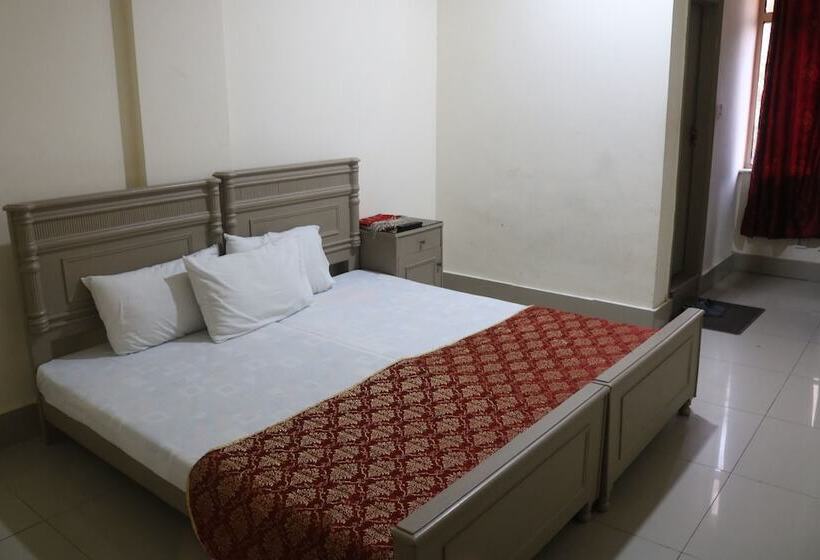 Hotel Rysons Continental