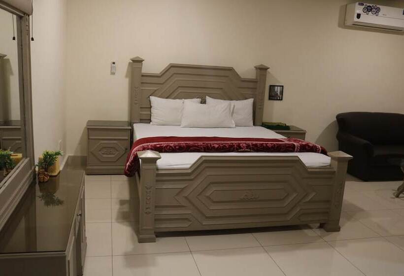 Hotel Rysons Continental