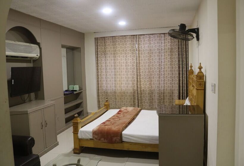 Hotel Rysons Continental