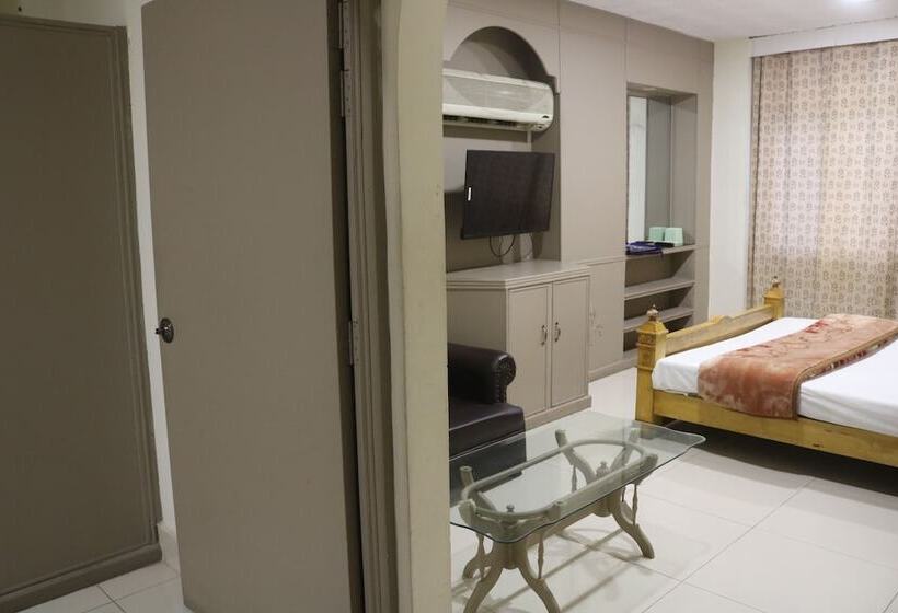 Hotel Rysons Continental