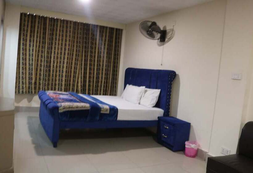 Hotel Rysons Continental