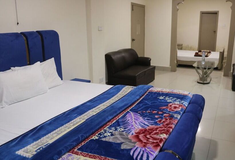 Hotel Rysons Continental