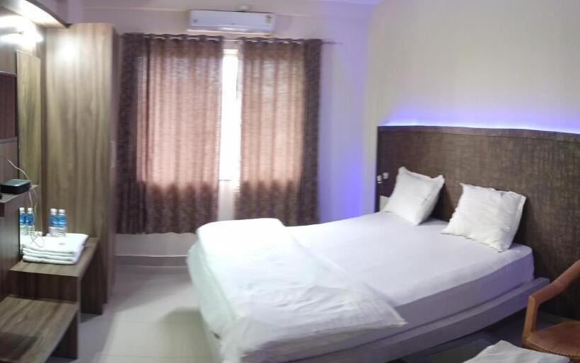 בית מלון כפרי Staymaker Shubhodaya Lodge