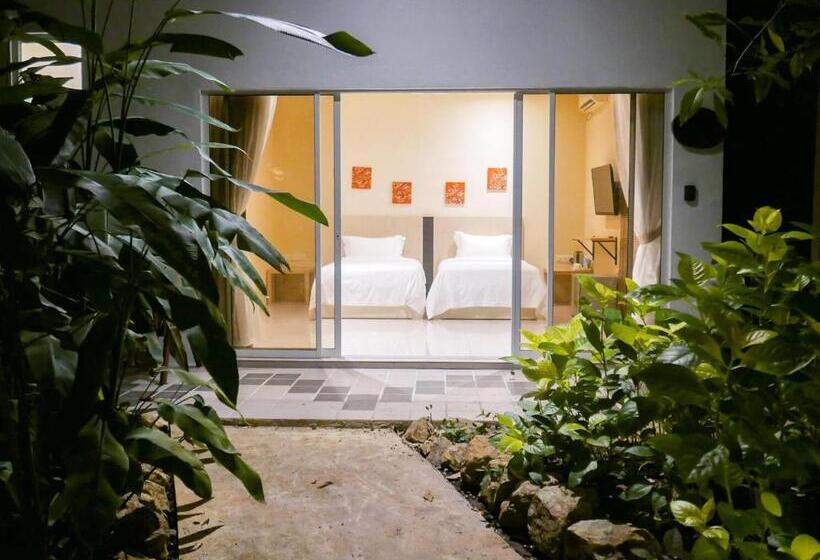 בית מלון כפרי The Firefly Resort