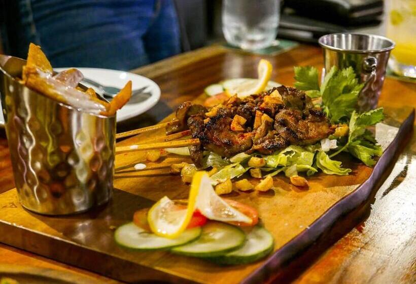 בית מלון כפרי The Firefly Resort