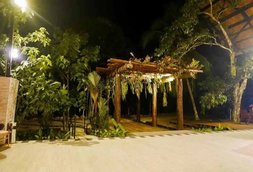 בית מלון כפרי The Firefly Resort