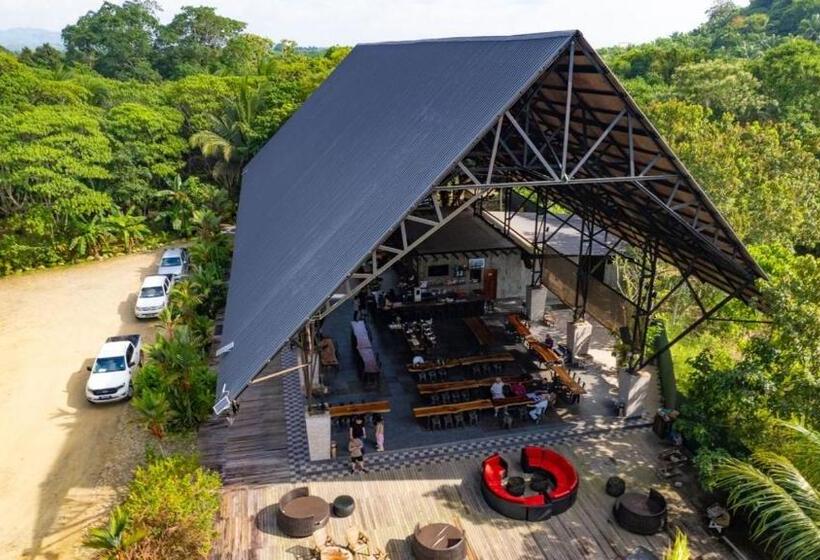 בית מלון כפרי The Firefly Resort