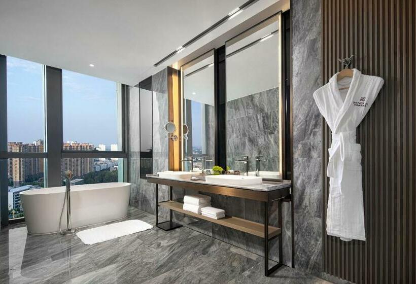 Отель Wanda Jin Xiangjiang Dingzhou