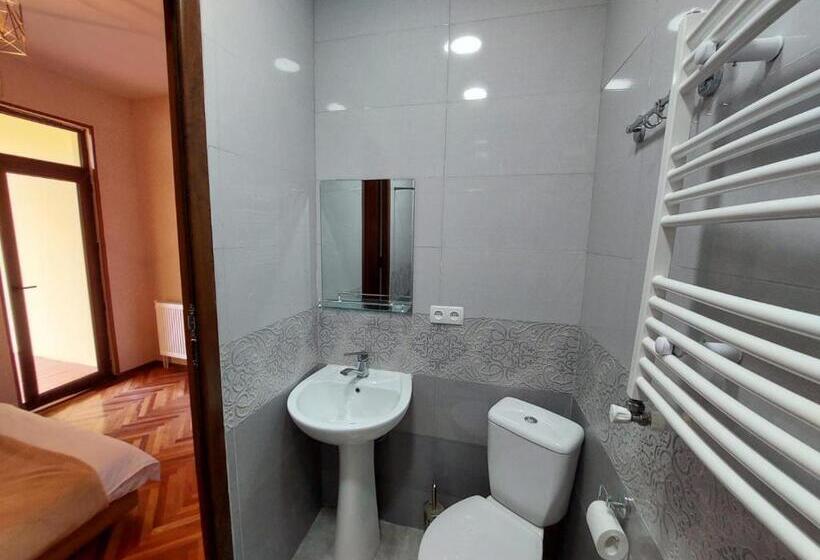 پانسیون Guesthouse Door In Sighnaghi