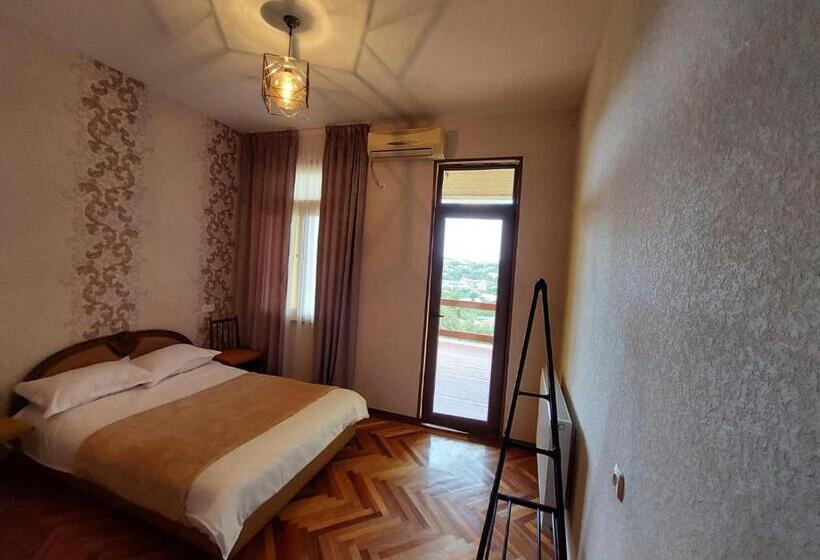 پانسیون Guesthouse Door In Sighnaghi