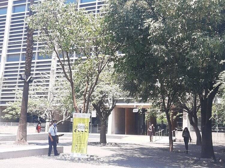 پانسیون Hostal Emperador