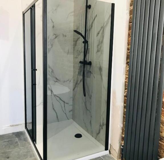 פנסיון Stunning Super King, Close To Beach, Shared Bathroom