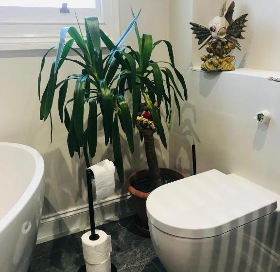 פנסיון Stunning Super King, Close To Beach, Shared Bathroom