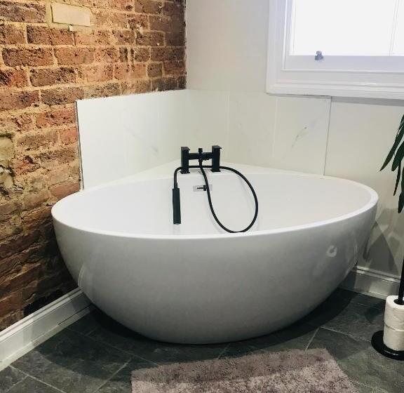 פנסיון Stunning Super King, Close To Beach, Shared Bathroom