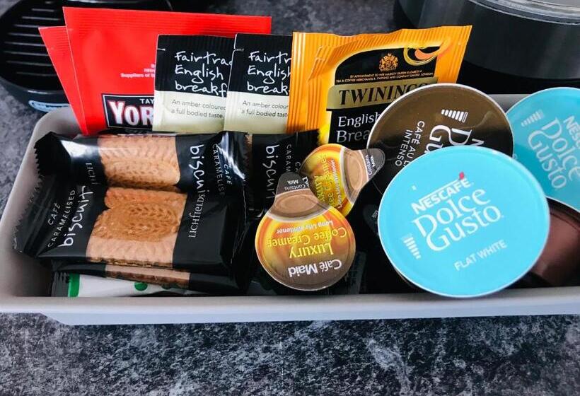 פנסיון Stunning Super King, Close To Beach, Shared Bathroom