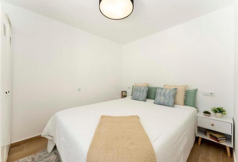 Apartamento 2 Dormitorios Cerca De La Playa En Casco Historico