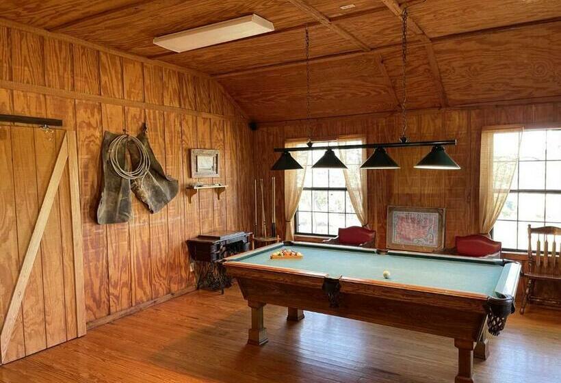 ベッドアンドブレックファースト West 1077 Guest Ranch   Laurel Cottage