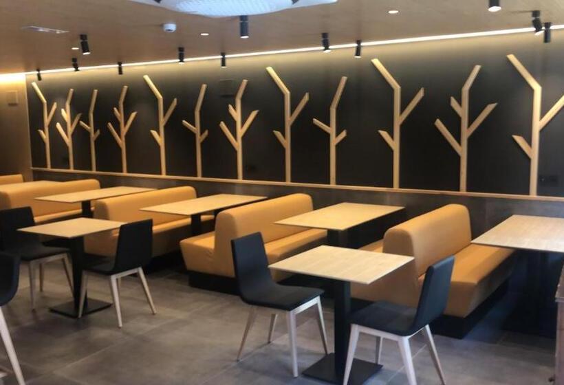 هتل Monte Perdido