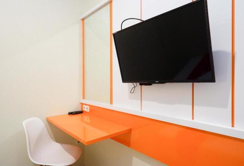 호텔 Reddoorz Syariah At Kelud Sampangan Semarang