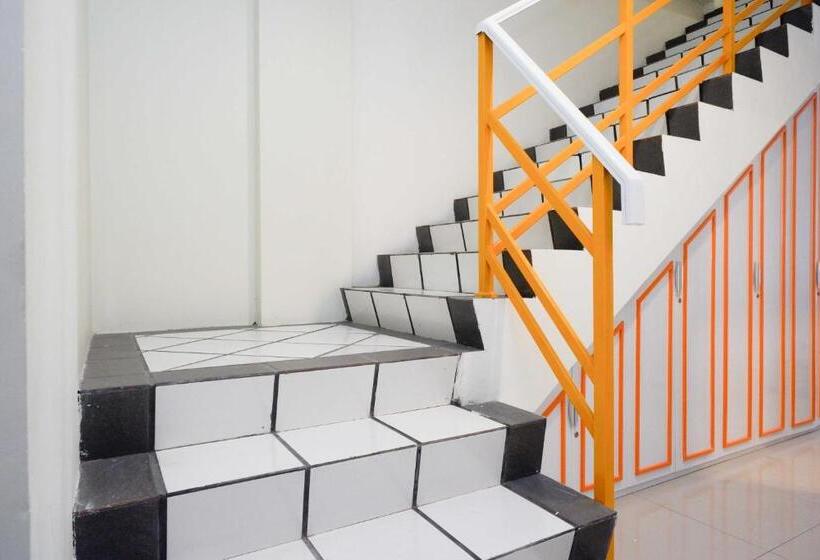 호텔 Reddoorz Syariah At Kelud Sampangan Semarang