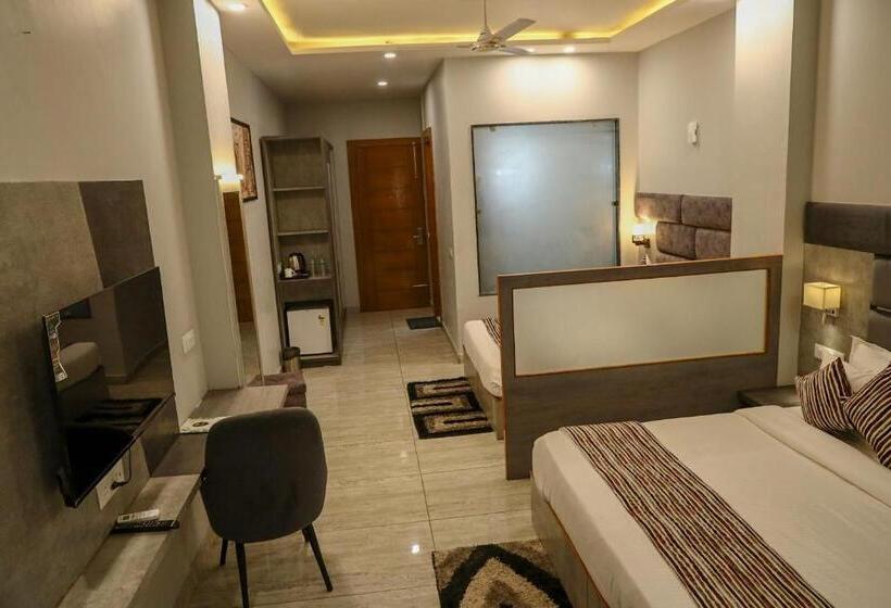 فندق Vasdaa Grand, Dehradun   Airport