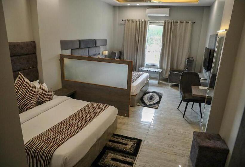 فندق Vasdaa Grand, Dehradun   Airport