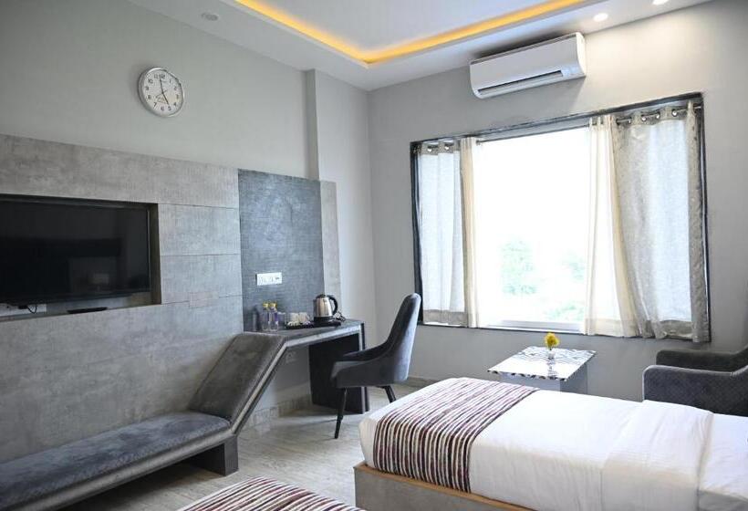 فندق Vasdaa Grand, Dehradun   Airport