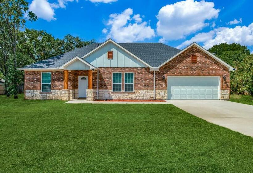 Lakedallaspoolhouse Great Memories, Near Lake!