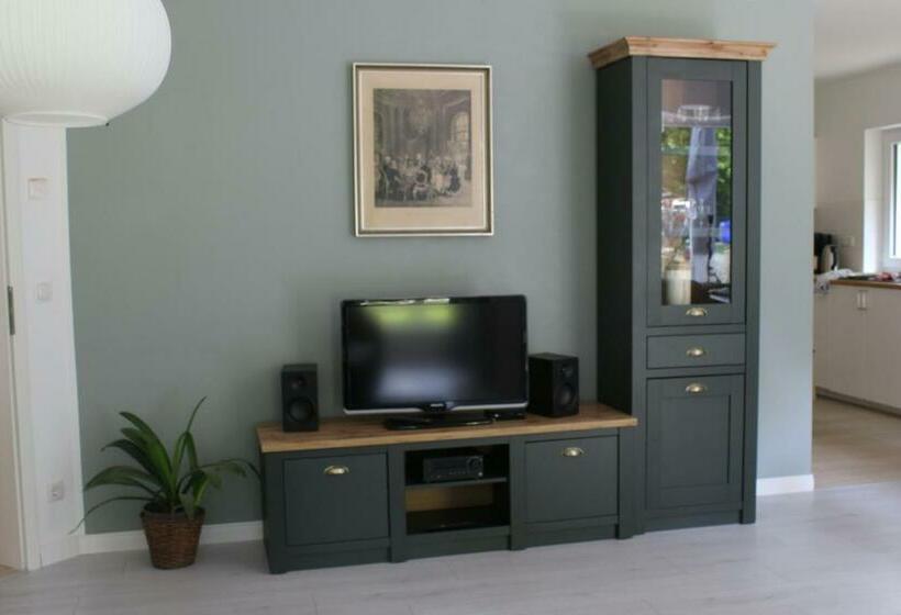 Moderne Wohnung Im Skandinavischen Stil Am Waldrand