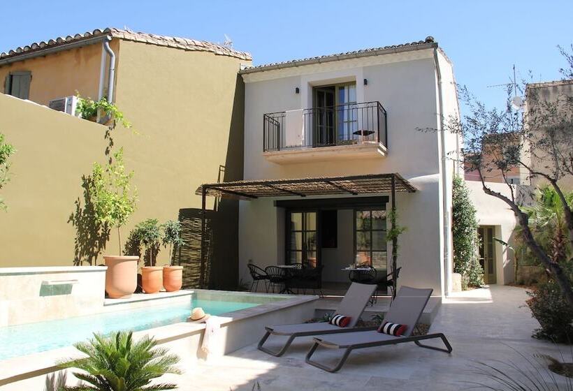 פנסיון Marcelle En Camargue