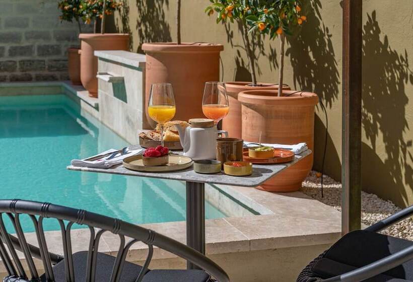 פנסיון Marcelle En Camargue