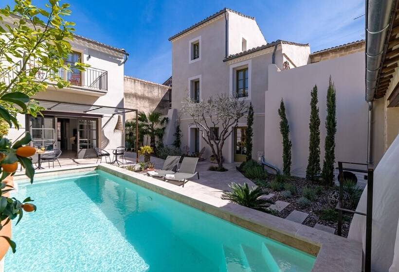 פנסיון Marcelle En Camargue