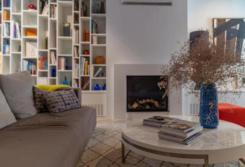 פנסיון Marcelle En Camargue