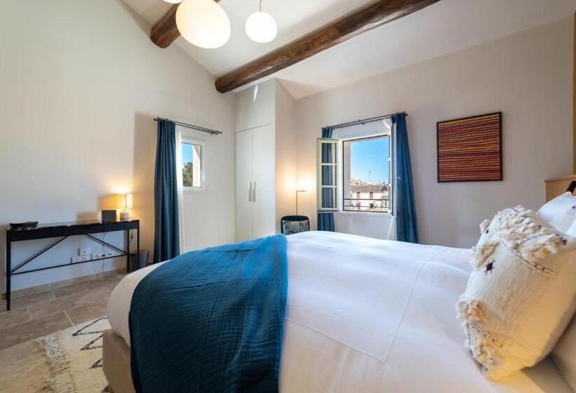 פנסיון Marcelle En Camargue