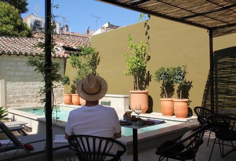 פנסיון Marcelle En Camargue