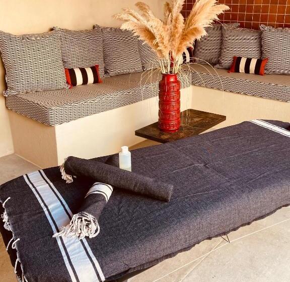 פנסיון Marcelle En Camargue