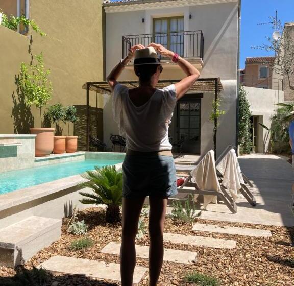 פנסיון Marcelle En Camargue