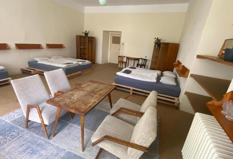 פנסיון Nezámek