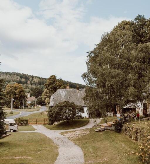 פנסיון Nezámek