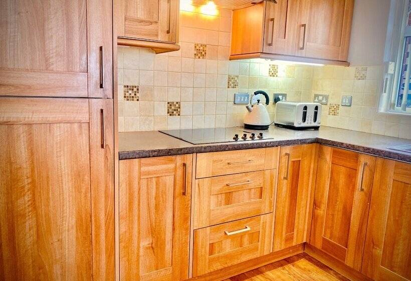 Remarkable 3 Bed Hot Tub House In Blackpool