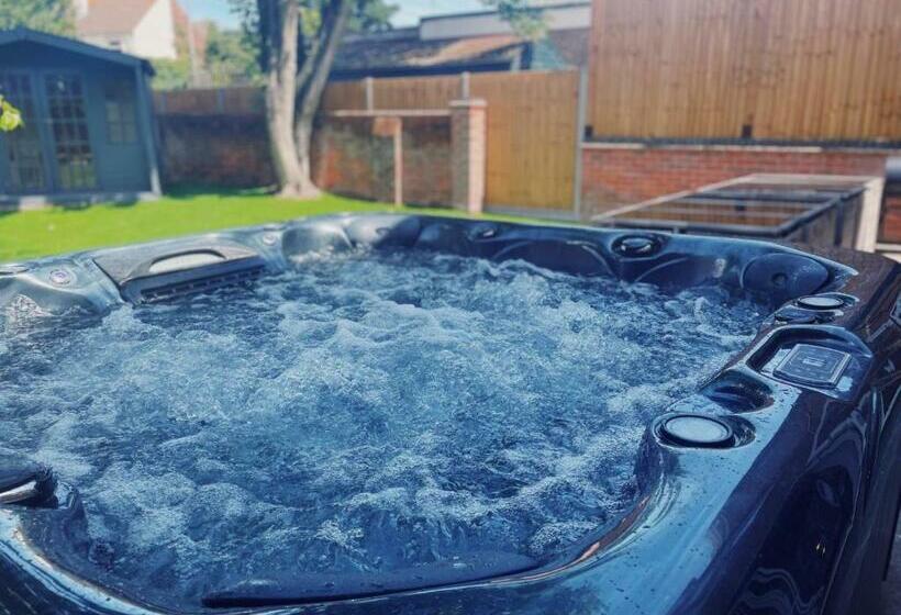 Stunning 8 Bed House With Sea & Beach Views