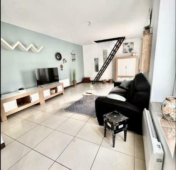 Agréable Maison De Ville Cosy De 122m² + Extérieur