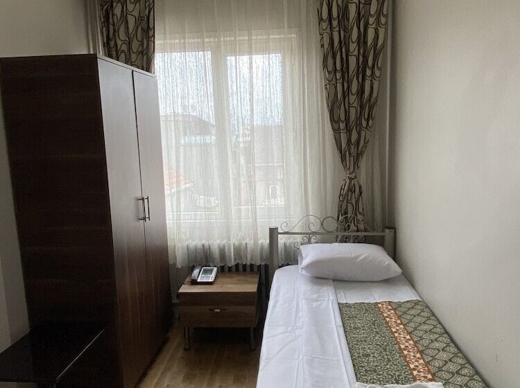 هاستل Ferah Otel