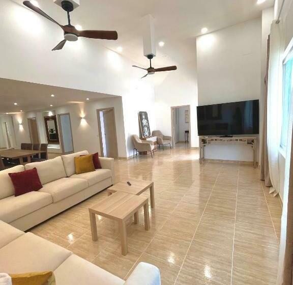 Amplia Vivienda New Para12 Pers A 4 Min Caminando De Playa Con Terraza, Piscina Com, Wifi, Ventilado