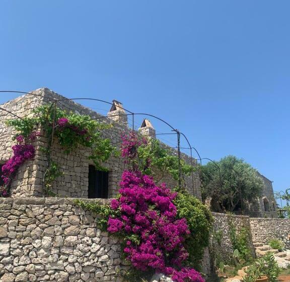 مبيت وإفطار Licucuruzzi Suites & Trulli