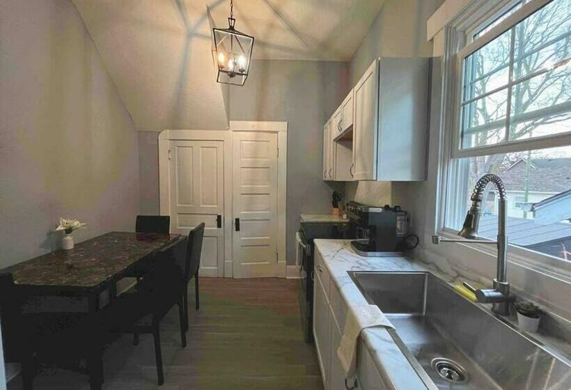 Entire House In Downtown Indy!