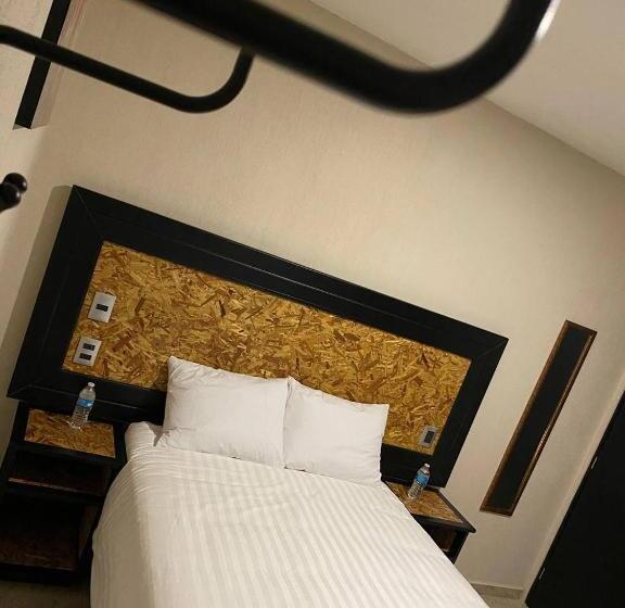 ホテル Central Pirámides