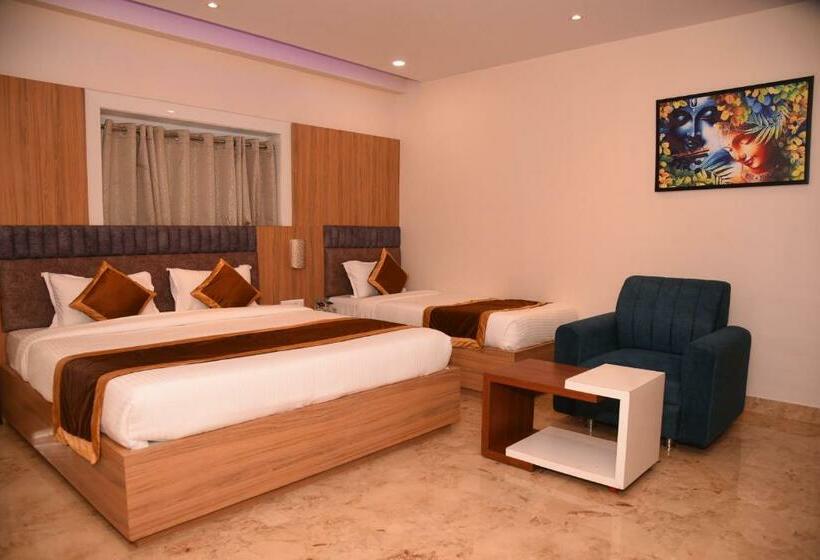 فندق Ekta International !! 300 Mts From Baba Baidyanath Dham Temple !!